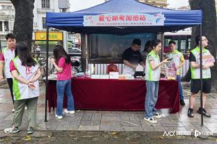 老詹谈季中赛冠军旗：那些没机会去赌城的球迷能够和我们分享喜悦